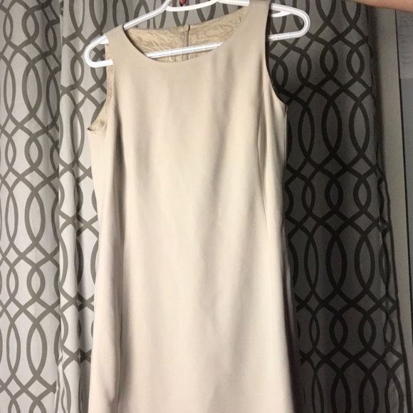 Cream sophisticated knee-length dress - Picture 5 of 7